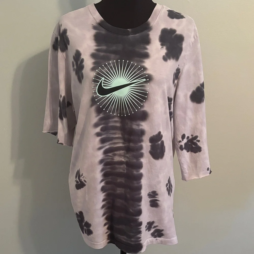 Nike Women's short Sleeve Tie-Dye Tee - Black and Gray large - Picture 2 of 8